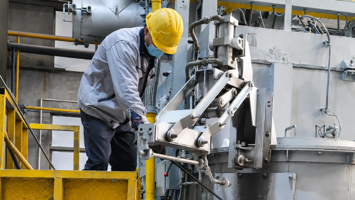 Cold chamber die casting furnace and ladling operation in Meituo workshop